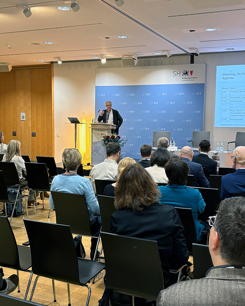 Photo du séminaire DACH, Peter Marbet sur scène