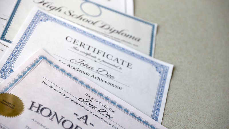 Une sélection de diplômes étrangers